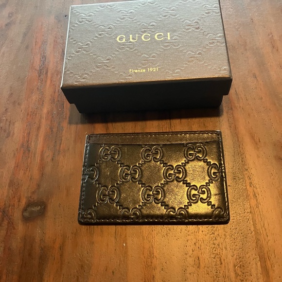 Gucci Embossed chocolate brown card Holder like new condition! - Picture 3 of 6